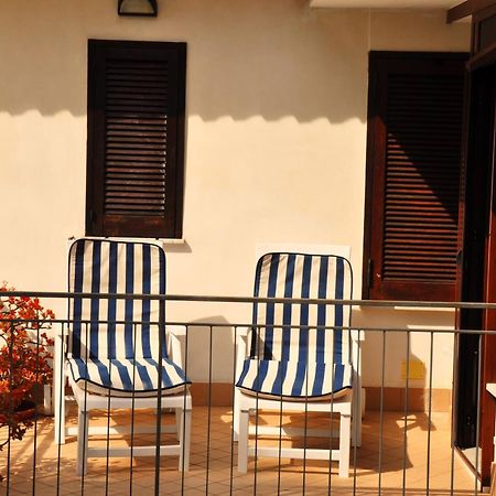 Villa Laura Sea View Apartments Santa Maria di Castellabate Værelse billede