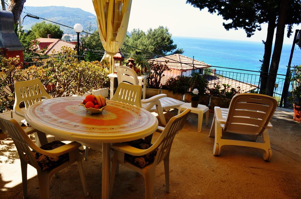 Villa Laura Sea View Apartments Santa Maria di Castellabate Eksteriør billede