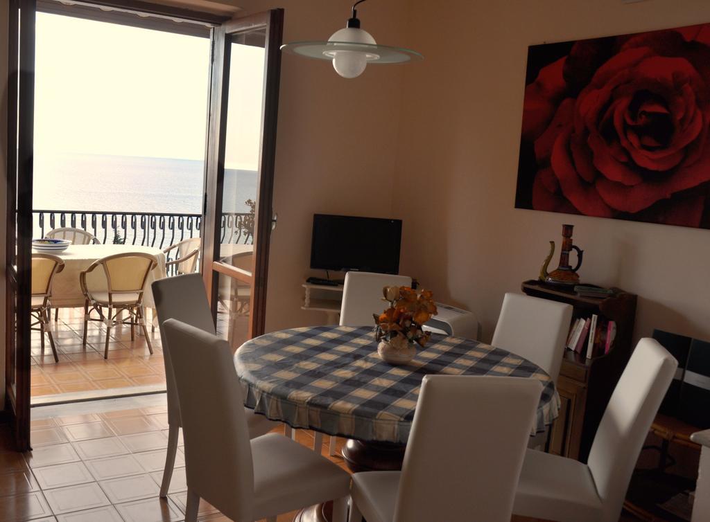 Villa Laura Sea View Apartments Santa Maria di Castellabate Eksteriør billede
