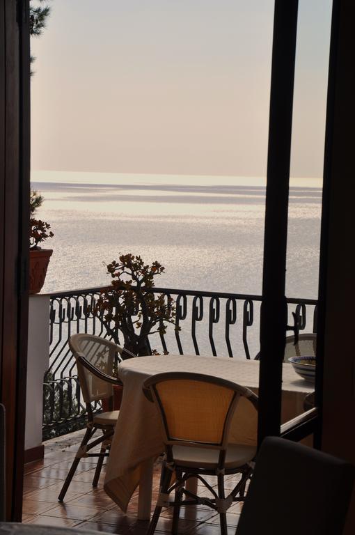 Villa Laura Sea View Apartments Santa Maria di Castellabate Eksteriør billede