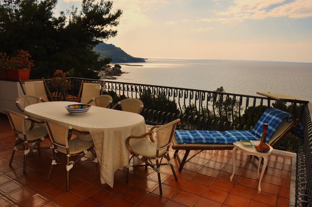 Villa Laura Sea View Apartments Santa Maria di Castellabate Eksteriør billede