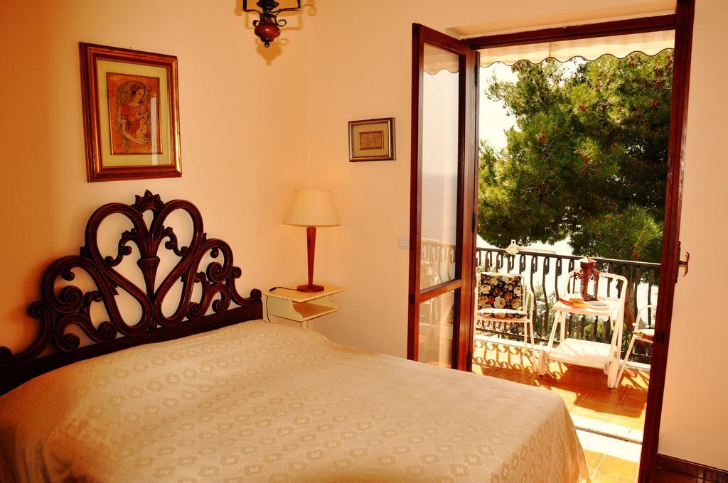 Villa Laura Sea View Apartments Santa Maria di Castellabate Eksteriør billede