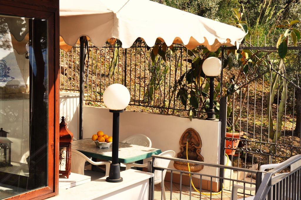 Villa Laura Sea View Apartments Santa Maria di Castellabate Eksteriør billede