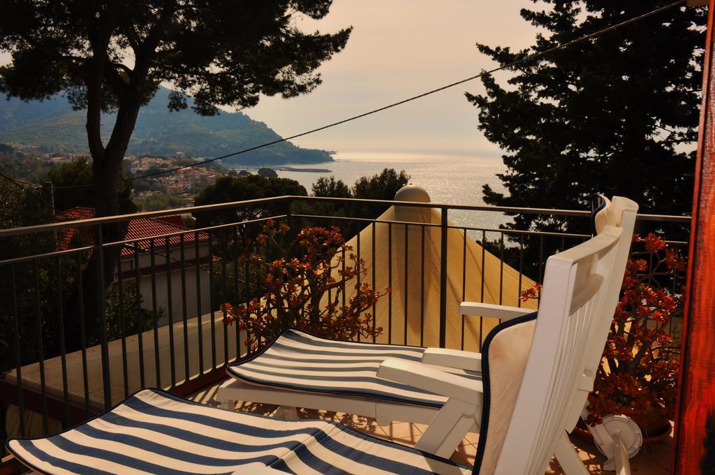 Villa Laura Sea View Apartments Santa Maria di Castellabate Eksteriør billede