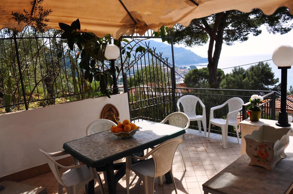 Villa Laura Sea View Apartments Santa Maria di Castellabate Eksteriør billede