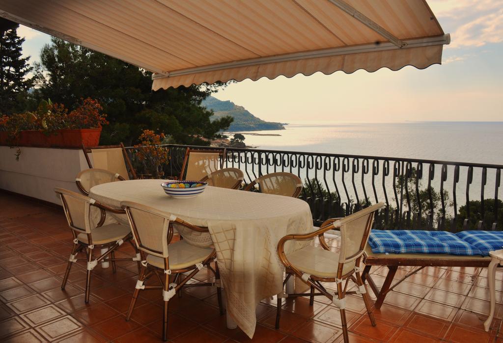Villa Laura Sea View Apartments Santa Maria di Castellabate Eksteriør billede