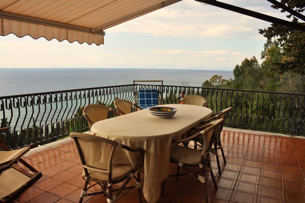 Villa Laura Sea View Apartments Santa Maria di Castellabate Eksteriør billede