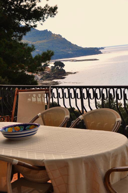 Villa Laura Sea View Apartments Santa Maria di Castellabate Eksteriør billede